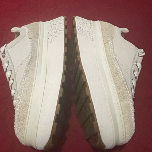 UGG Sneakers - Picture 6 of 8